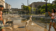 Paulistanos Buscam Refúgio nas Sombras dos Parques para Escapar das Altas Temperaturas