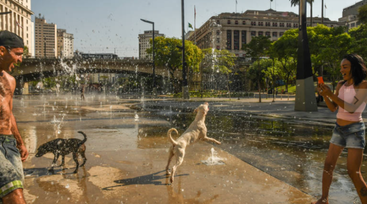 Paulistanos Buscam Refúgio nas Sombras dos Parques para Escapar das Altas Temperaturas